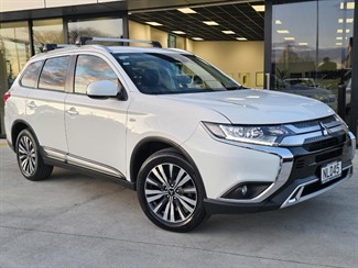 2021 Mitsubishi Outlander - Thumbnail