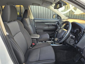 2021 Mitsubishi Outlander - Thumbnail