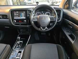 2021 Mitsubishi Outlander - Thumbnail