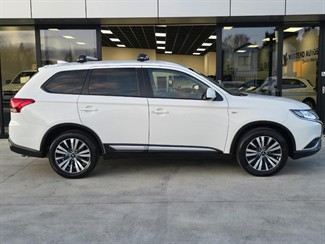 2021 Mitsubishi Outlander - Thumbnail