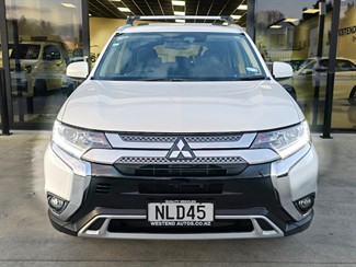 2021 Mitsubishi Outlander - Thumbnail