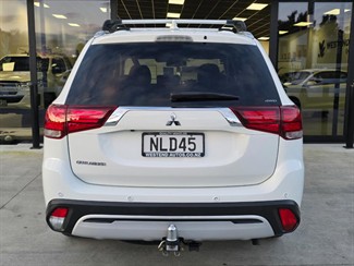 2021 Mitsubishi Outlander - Thumbnail