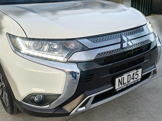 2021 Mitsubishi Outlander - Thumbnail
