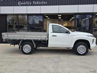 2020 Mitsubishi Triton - Thumbnail