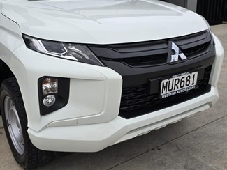 2020 Mitsubishi Triton - Thumbnail