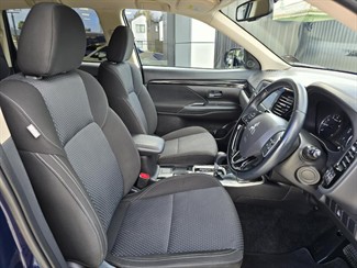 2022 Mitsubishi Outlander - Thumbnail