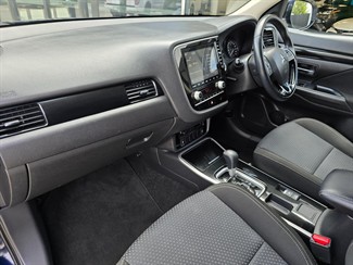 2022 Mitsubishi Outlander - Thumbnail