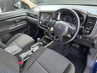 2022 Mitsubishi Outlander - Thumbnail