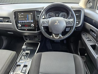 2022 Mitsubishi Outlander - Thumbnail