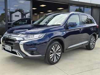2022 Mitsubishi Outlander - Thumbnail