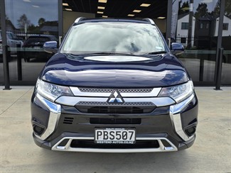 2022 Mitsubishi Outlander - Thumbnail