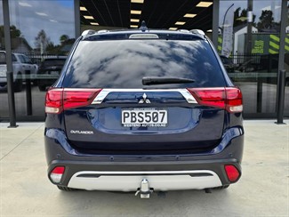 2022 Mitsubishi Outlander - Thumbnail
