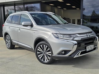 2022 Mitsubishi Outlander - Thumbnail