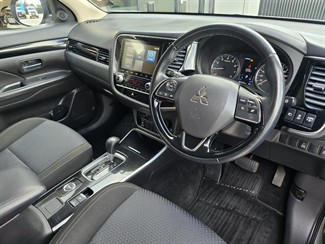 2022 Mitsubishi Outlander - Thumbnail