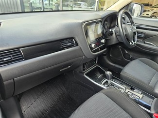 2022 Mitsubishi Outlander - Thumbnail