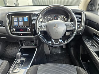 2022 Mitsubishi Outlander - Thumbnail
