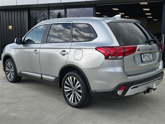 2022 Mitsubishi Outlander - Thumbnail