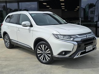 2020 Mitsubishi Outlander - Thumbnail