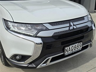 2020 Mitsubishi Outlander - Thumbnail