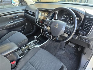 2020 Mitsubishi Outlander - Thumbnail