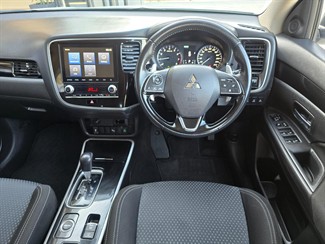 2020 Mitsubishi Outlander - Thumbnail