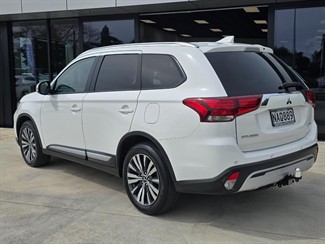 2020 Mitsubishi Outlander - Thumbnail