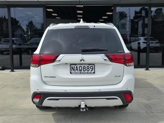 2020 Mitsubishi Outlander - Thumbnail