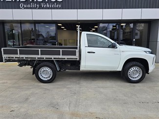 2021 Mitsubishi Triton - Thumbnail