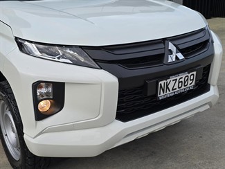 2021 Mitsubishi Triton - Thumbnail
