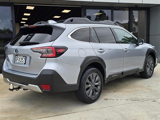 2023 Subaru Outback - Thumbnail