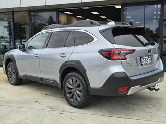 2023 Subaru Outback - Thumbnail