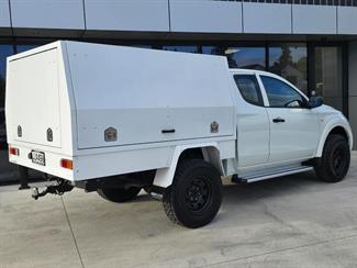 2015 Mitsubishi Triton - Thumbnail
