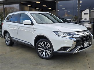 2021 Mitsubishi Outlander - Thumbnail