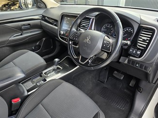 2021 Mitsubishi Outlander - Thumbnail