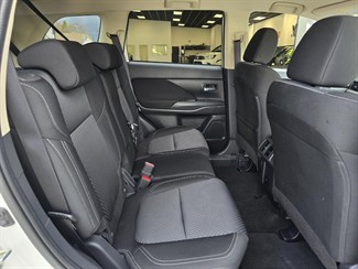 2021 Mitsubishi Outlander - Thumbnail