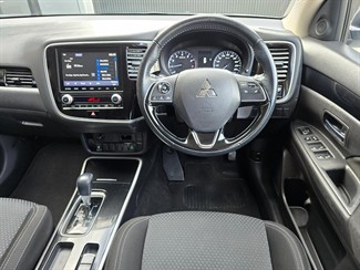 2021 Mitsubishi Outlander - Thumbnail