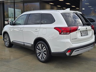 2021 Mitsubishi Outlander - Thumbnail