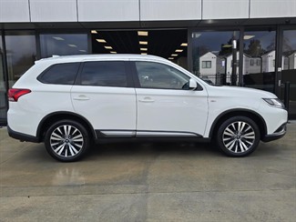 2021 Mitsubishi Outlander - Thumbnail