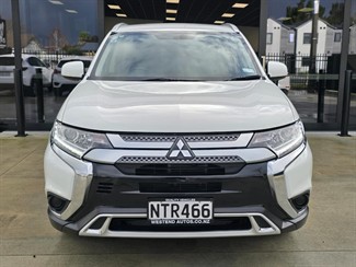 2021 Mitsubishi Outlander - Thumbnail
