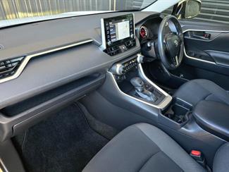 2021 Toyota RAV4 - Thumbnail