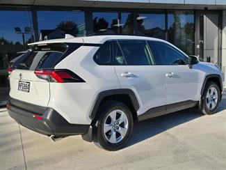 2021 Toyota RAV4 - Thumbnail