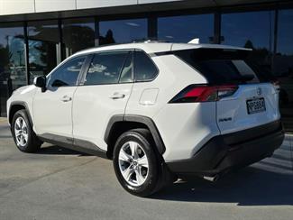 2021 Toyota RAV4 - Thumbnail