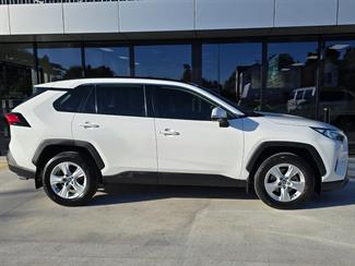 2021 Toyota RAV4 - Thumbnail