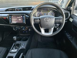 2017 Toyota Hilux - Thumbnail