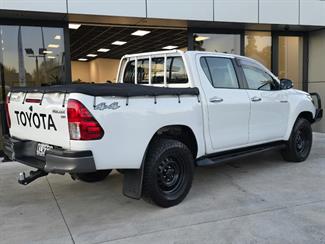 2017 Toyota Hilux - Thumbnail