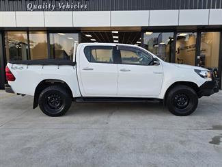 2017 Toyota Hilux - Thumbnail