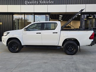 2017 Toyota Hilux - Thumbnail