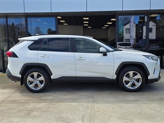 2021 Toyota Rav4 - Thumbnail
