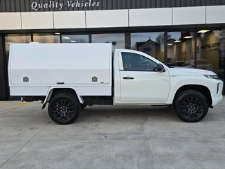 2020 Mitsubishi Triton - Thumbnail