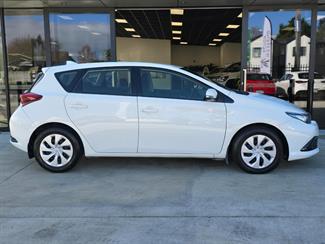 2017 Toyota Corolla - Thumbnail
